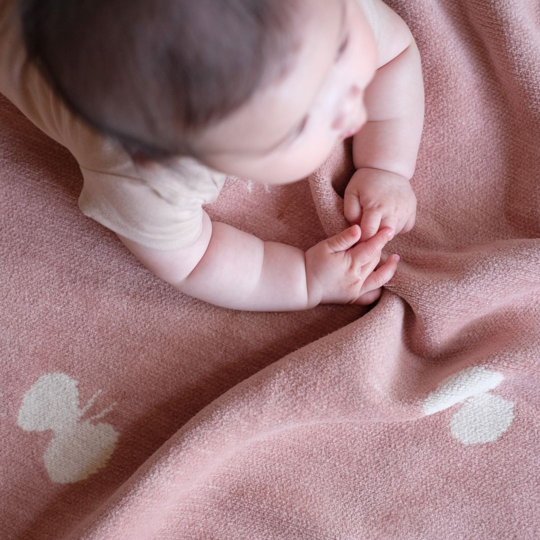 赤ちゃんとchoucho ピンクのブランケット(アップ)