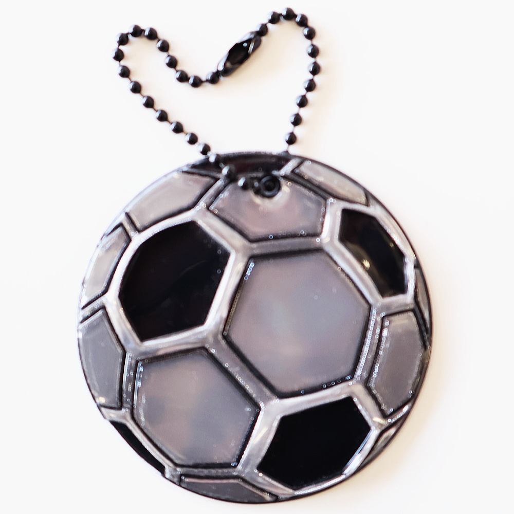 サッカーボール　ブラック　黒　リフレクター（キーホルダー）