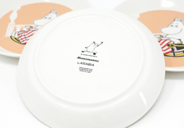 プレートの裏面。Moominmamma by ARABIA のプリント