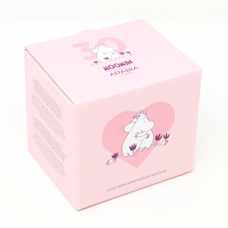 ピンクのペーパーボックス。ハートの中の二人とLOVE 30TH ANNIVERSARY EDITIONの文字