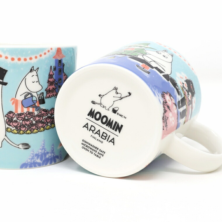 マグカップの底。ムーミンの絵とMOOMIN・ARABIA FINLANDのロゴ