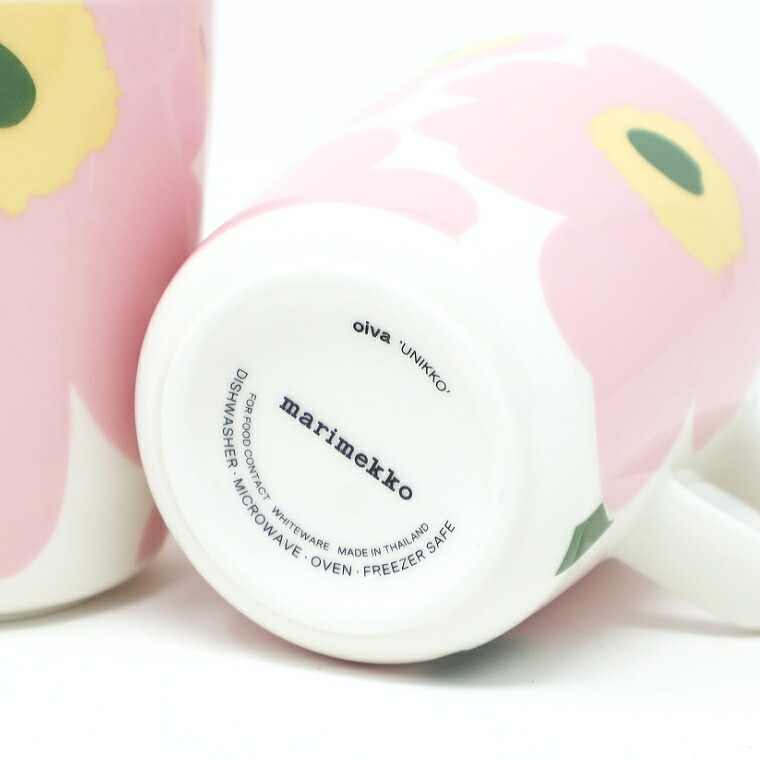 マグカップの底面の刻印。oiva UNIKKO・marimekko の文字