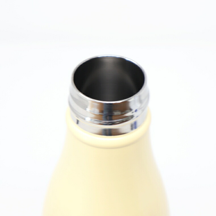 サンドのボトルの飲み口を寄って撮ったところ