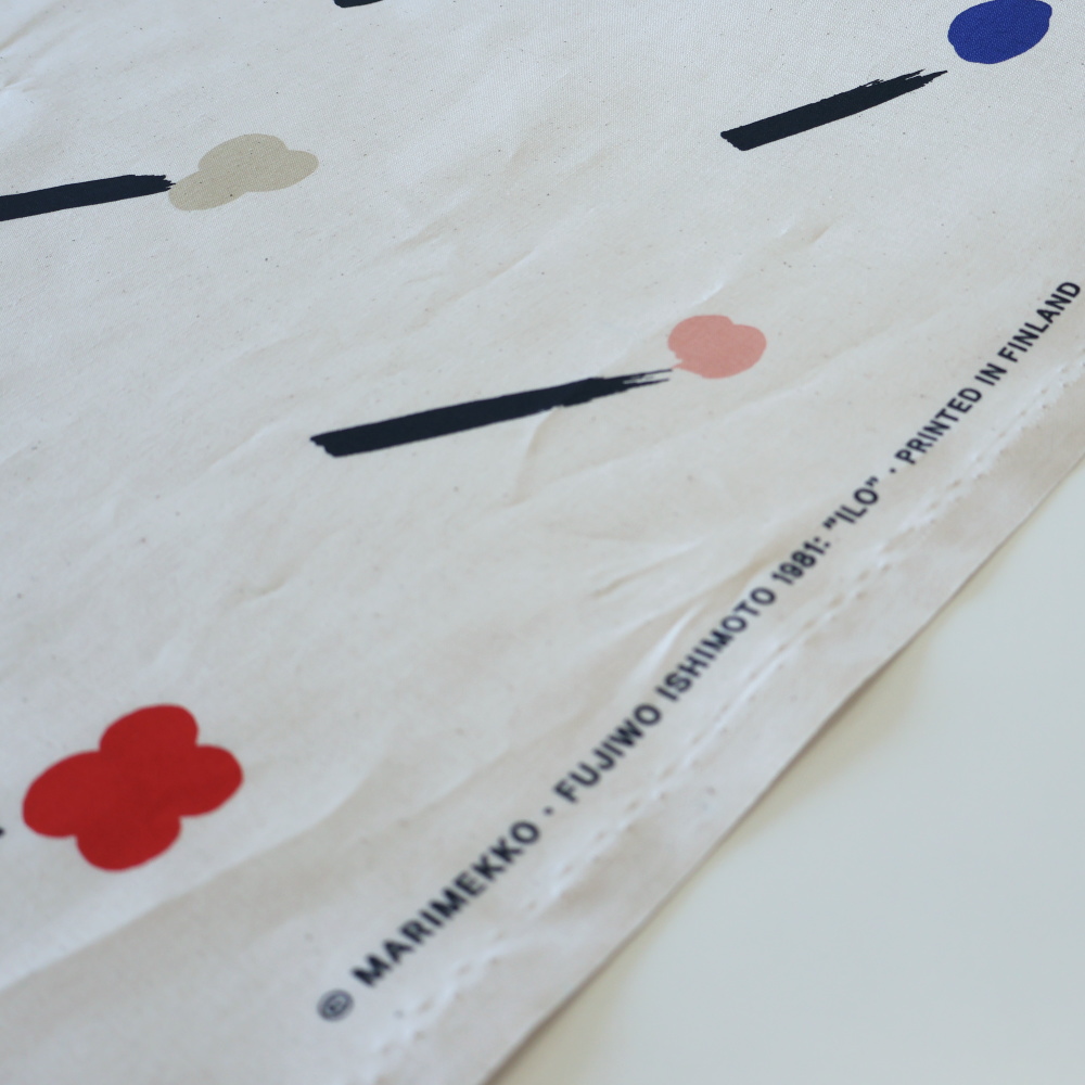 Marimekko ILO 耳部分のロゴプリント
