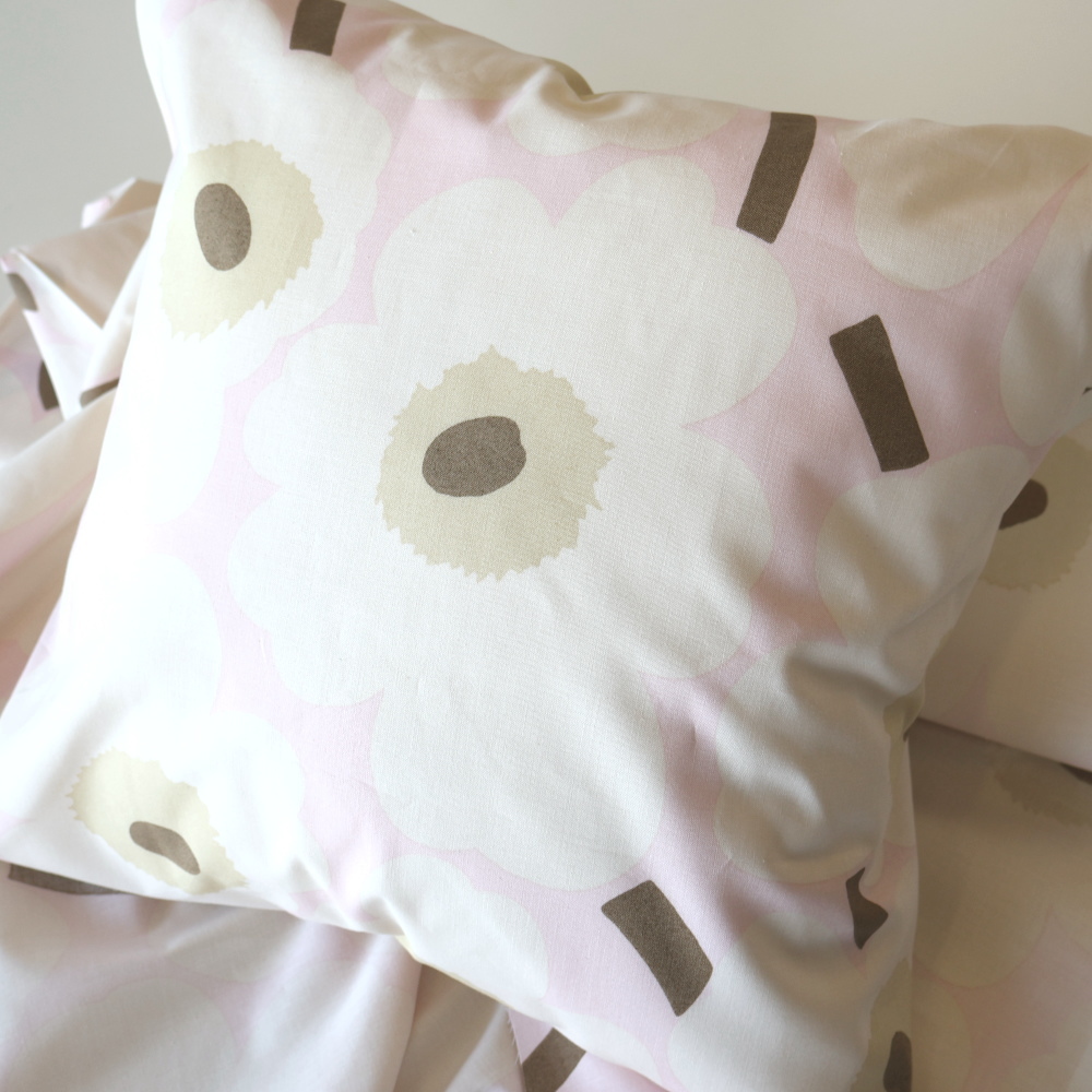 Pieni Unikko 2 No.315 クッションカバー使用イメージ