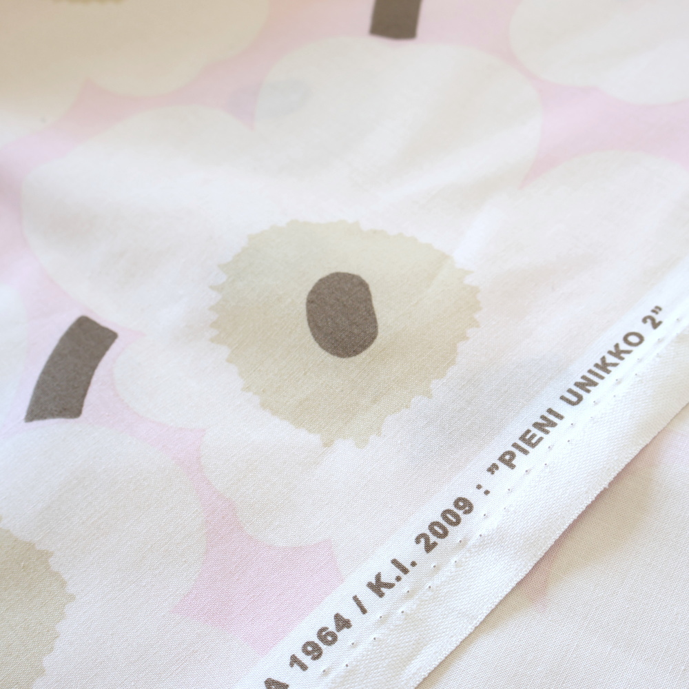 Pieni Unikko 2 No.315 耳部分のデザイナー表記