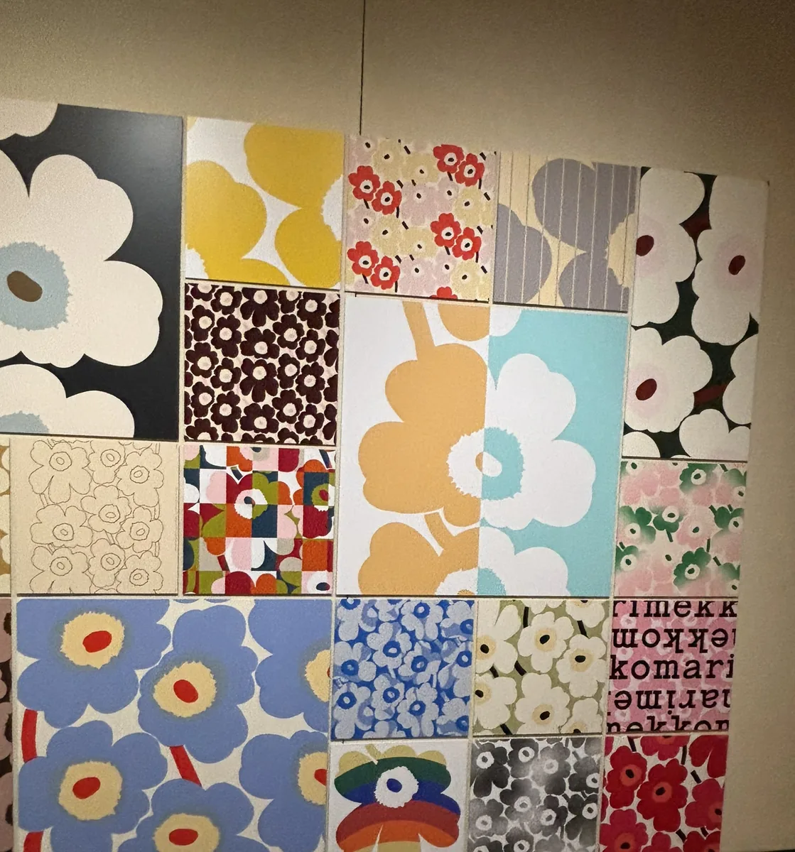 マリメッコ展「模様のちから」京都会場に並ぶウニッコの柄