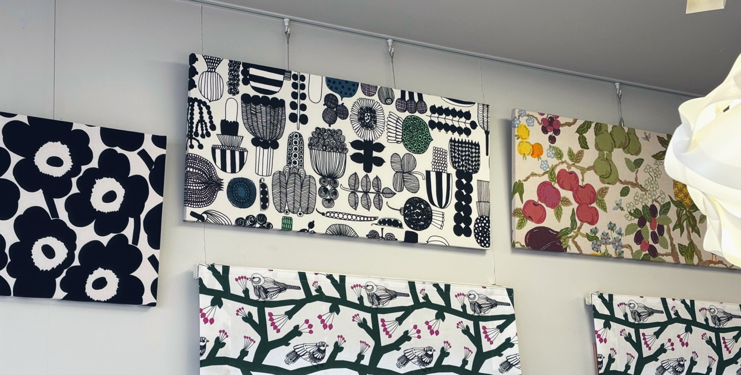 店内の壁に掛かったプータルフリンパルハートのパネル